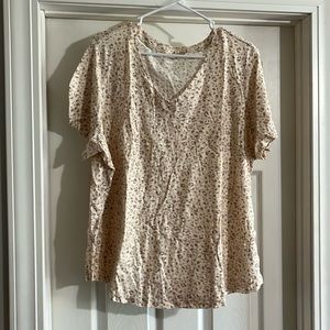2/$10 Old Navy Leopard Print Cream V-Neck Tee